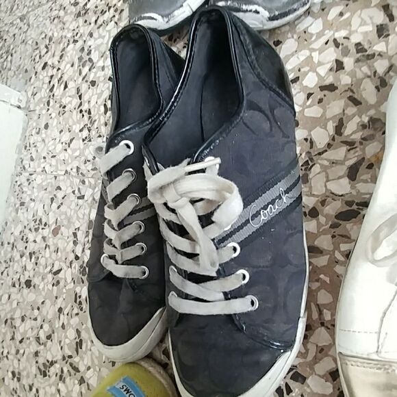 Bundle of shoes And Sneakers - Picture 3 of 7